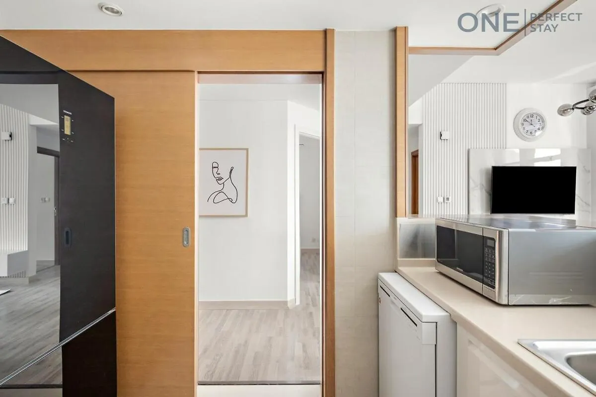 Stylish 1Br With Maid Apartment In Downtown With Pool And Gym Dubai